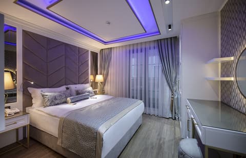 Elysium Green Suites, Room