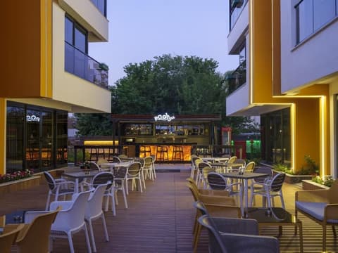 Elysium Green Suites, Breakfast buffet