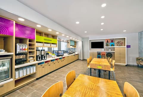 Home2 Suites by Hilton Minneapolis Downtown, MN, Breakfast area