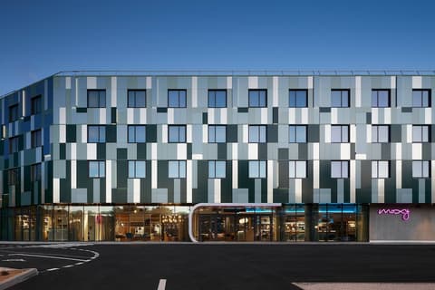 Moxy Sophia Antipolis, Exterior