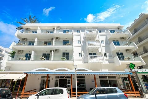 Santa Maria City Hotel, Front of property