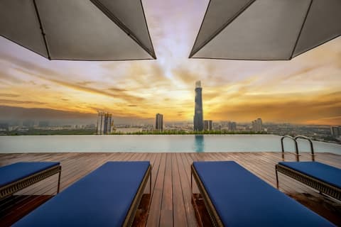 Capri By Fraser Bukit Bintang, Infinity pool
