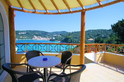 Thanasis Large Private Pool Walk to Beach Sea Views A C - 265, Room