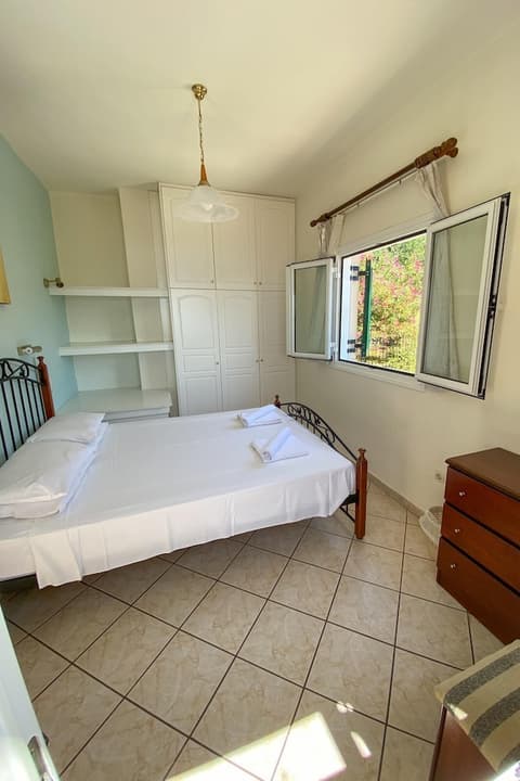 Villa Youla Large Private Pool Walk to Beach Sea Views A C Wifi Car Not Required - 1025, Room