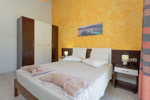Villa Popi Large Private Pool Walk to Beach A C Wifi - 2820, Room
