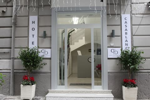 Hotel Casablanca, Property entrance