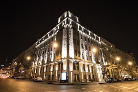 The Gold Bank, Exterior