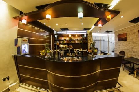 The Royal Riviera Hotel, Restaurant