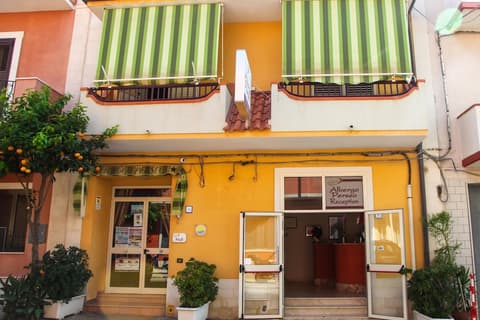 Albergo Perseo, Front of property