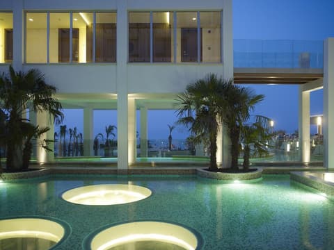 Sunrise Pearl Hotel & Spa, Interior entrance