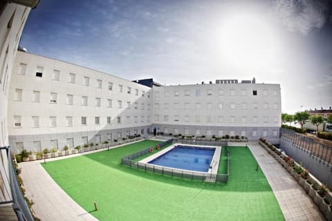 Apartamentos Vértice Sevilla Aljarafe, Pool