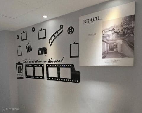Bravo Hotel, Reception