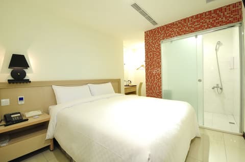 Bravo Hotel, Room