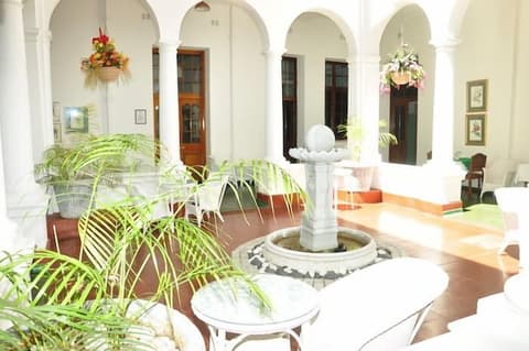 The Bulawayo Club, Exterior