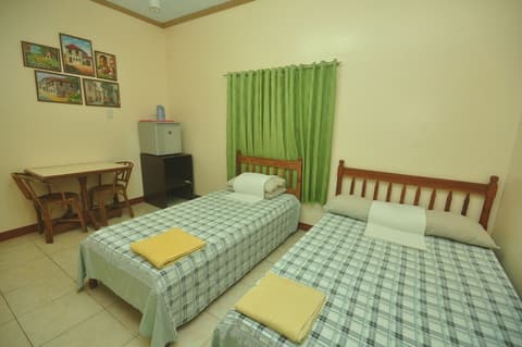 Lola Itang Pension, Room