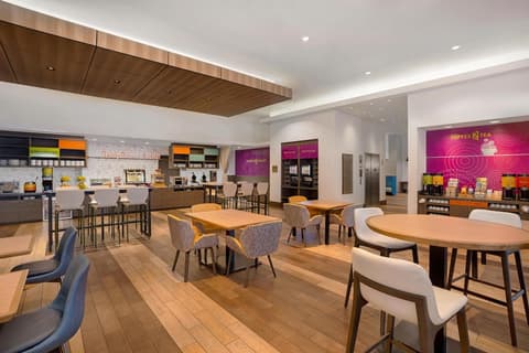 Home2 Suites by Hilton Philadelphia - Convention Center, PA, Lobby