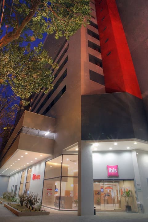 ibis BH Afonso Pena Savassi, Property entrance