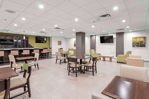 Red Lion Hotel Charlotte, Restaurant