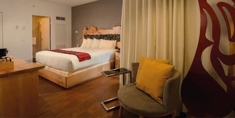 Skwachàys Lodge, Room