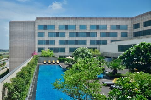 JW Marriott Hotel New Delhi Aerocity, Pool
