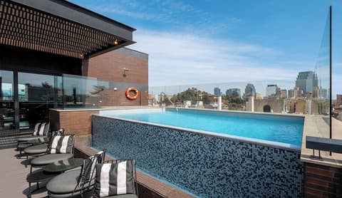The Singular Santiago, Rooftop pool