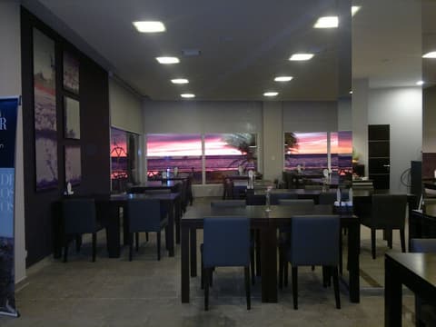Dazzler by Wyndham Puerto Madryn, Restaurant