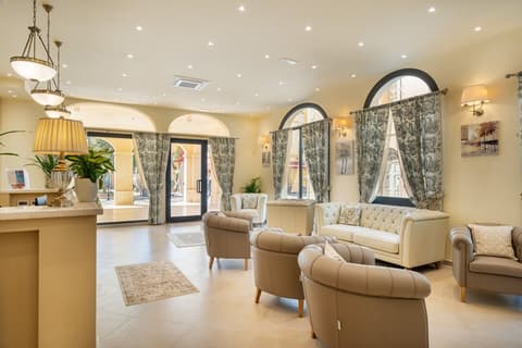 Hotel Regina Elena, Reception