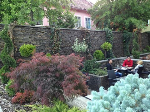 Hotel Central Park, Property grounds