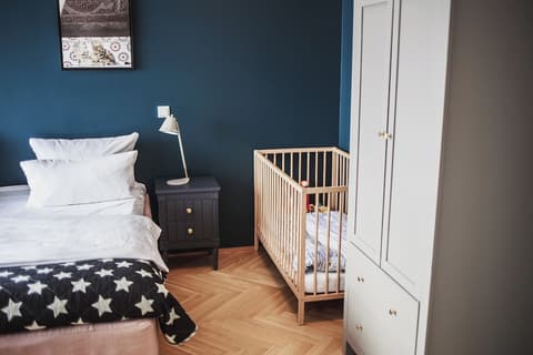 The Circus Apartments, Room