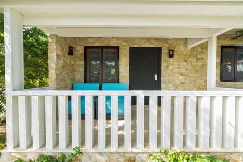 Kokomo Botanical Resort - Caribbean Family Cottages, Terrace/patio