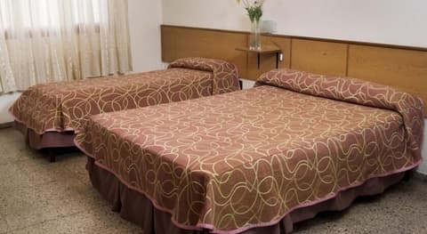 Hotel América, Room