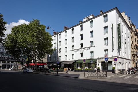 Hôtel Tourisme Avenue, Front of property