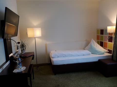 Hotel Arooma, Room