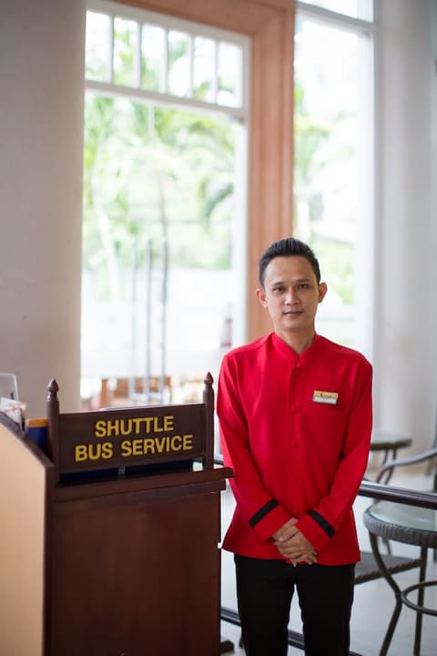 Aiyara Grand Hotel, Interior entrance