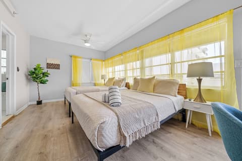 Miami International by Lowkl, Room