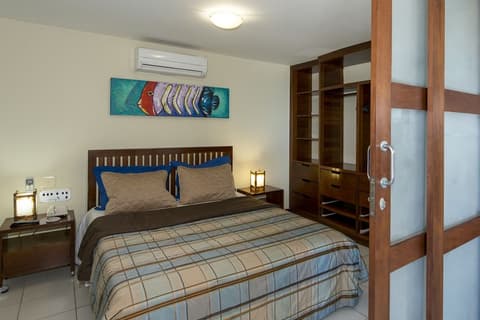Blue Marlin Apartments, Room