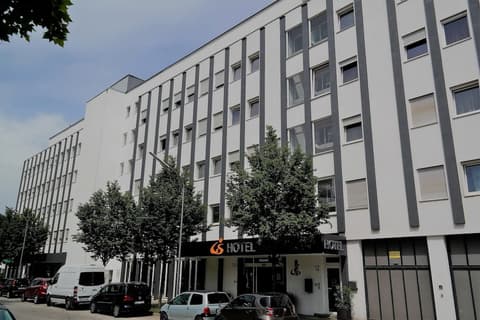 GS Hotel, Front of property