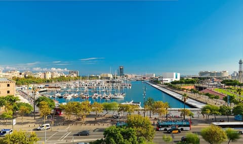 H10 Port Vell, Exterior