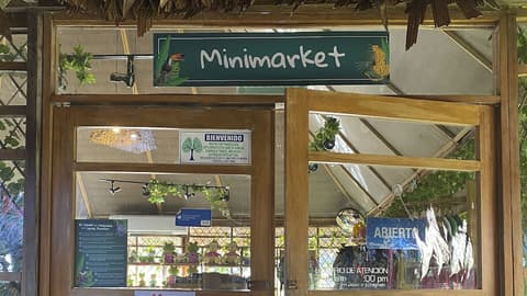 Hotel Amazon by On Vacation, Gift shop