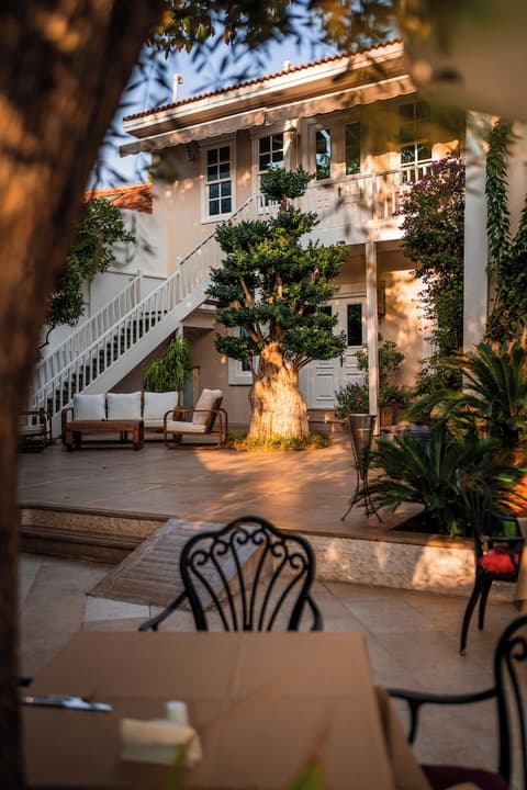 Elegance East Hotel - Boutique Class, Living area