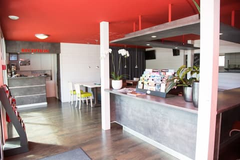 Brit Hotel Essentiel Albi Parc des Expos, Interior entrance