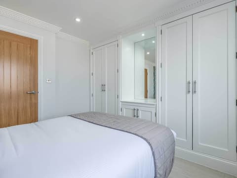 Chelsea Cloisters Serviced Apartments, Room