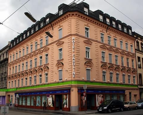 Hotel Caroline, Front of property