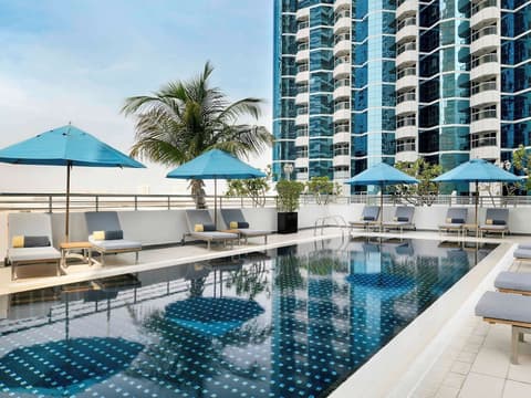 Mövenpick Hotel Jumeirah Lakes Towers, Pool