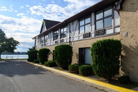 Days Inn by Wyndham Sarnia Harbourfront, Exterior