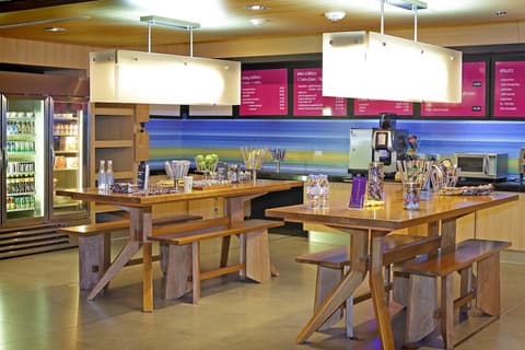 Aloft Panama, Breakfast area