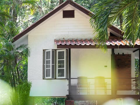 Sand Beach Bungalow, Front of property
