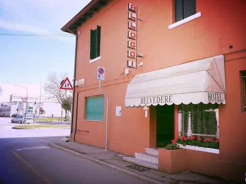 Nuova Locanda Belvedere, Front of property