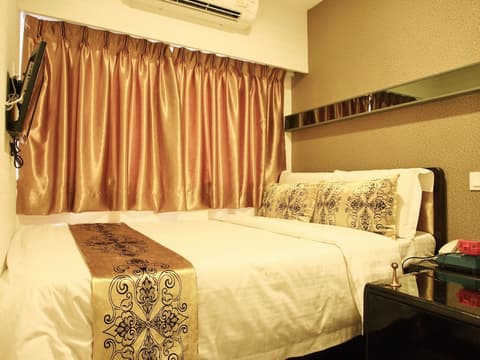 California Hotel, Room