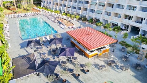 Ura Jardín del Atlántico, Outdoor pool